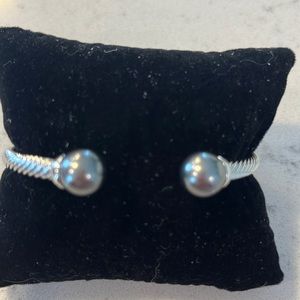 Touchstone Crystal With a twist bracelet dark grey pearl